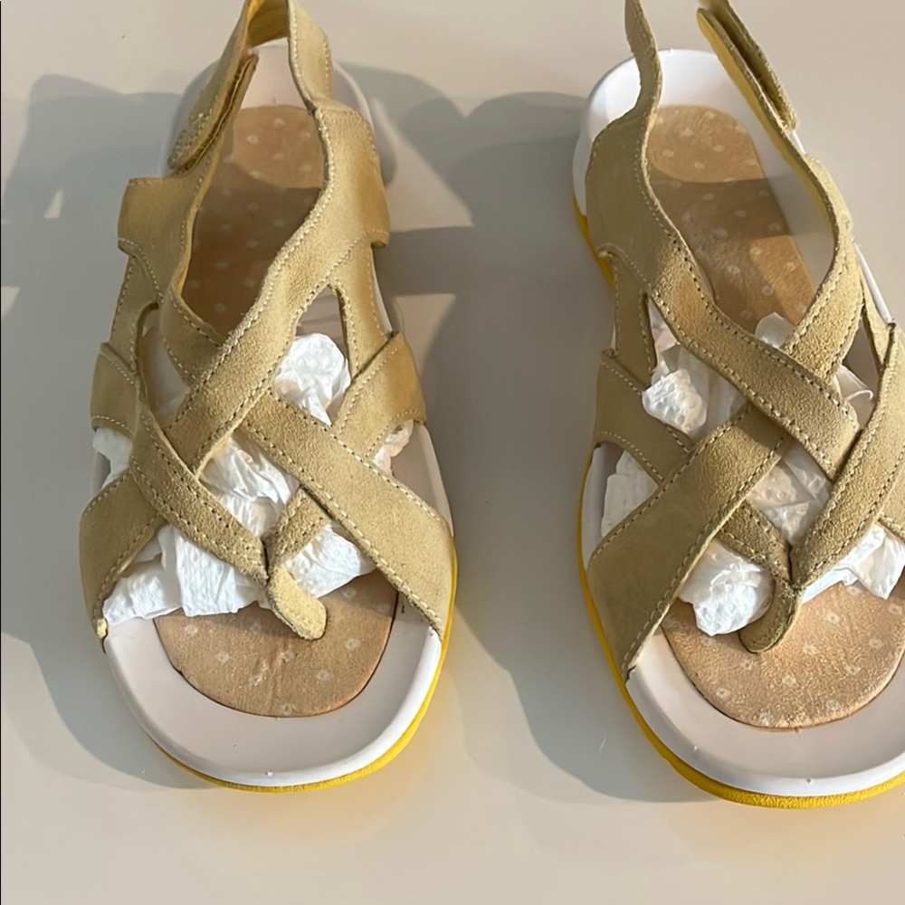 Lands' End Tan‎ Sandals Comfortable Crisscross Design